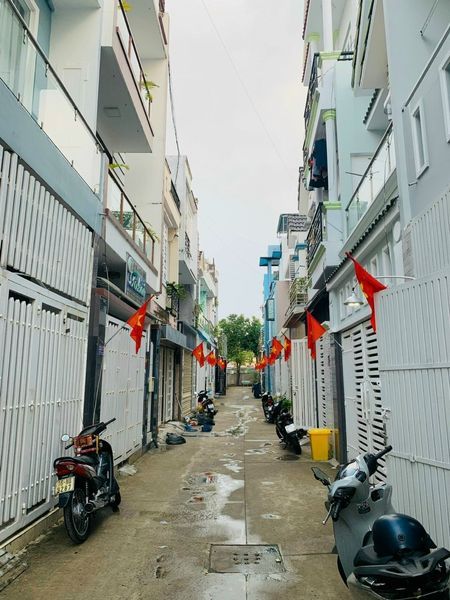 Bán GAP nhà SỔ HỒNG RIÊNG Hoàn công đầy đủ HẺM XE HƠI THỊ TRẤN NHÀ BÈ KDC Sài Gòn Mới