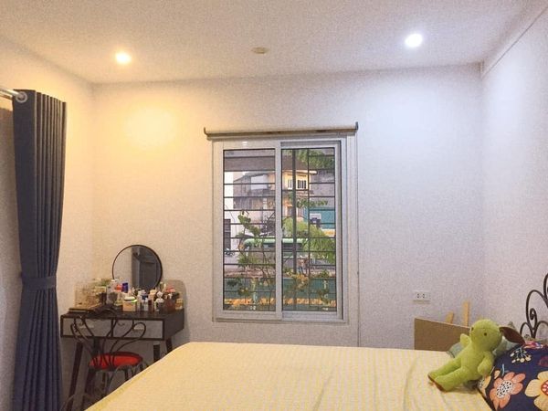 Em chính chủ cần bán căn hộ tầng 2 mặt đường Minh Khai HBT DT sổ đỏ 45,5m, DTSD thực tế 65m