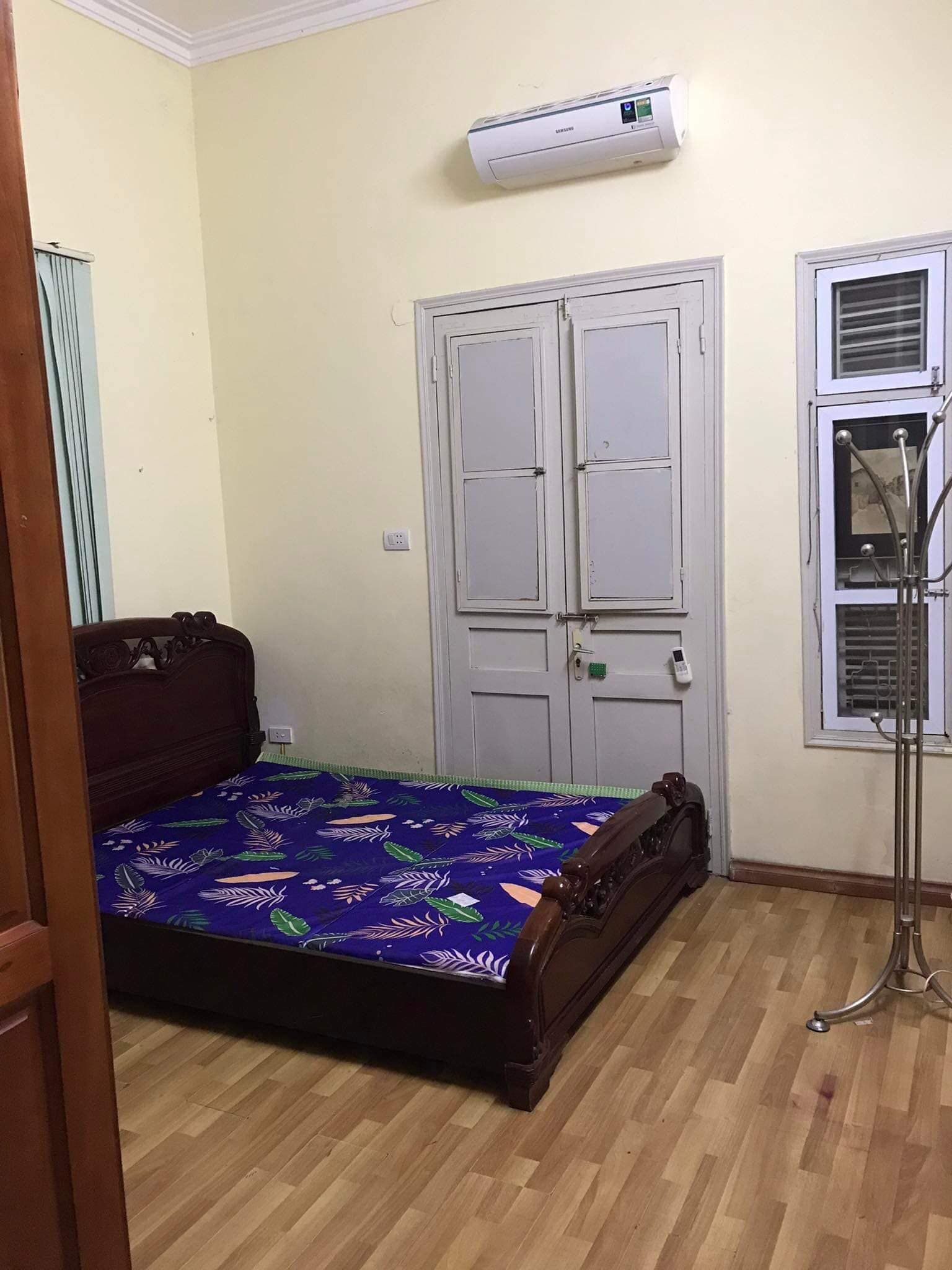 Cho thuê nhà ngõ 515 Hoàng Hoa Thám - Ba Đình - Hà Nội -Diện tích 40m 3 tầng 4 Phòng ngủ
