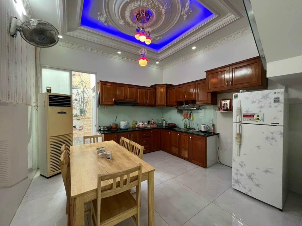 Cho thuê nhà nguyên căn đường số Hoàng Quốc Việt quận 7 Diện tích 4x14 Trệt 3 lầu Full nội thất
