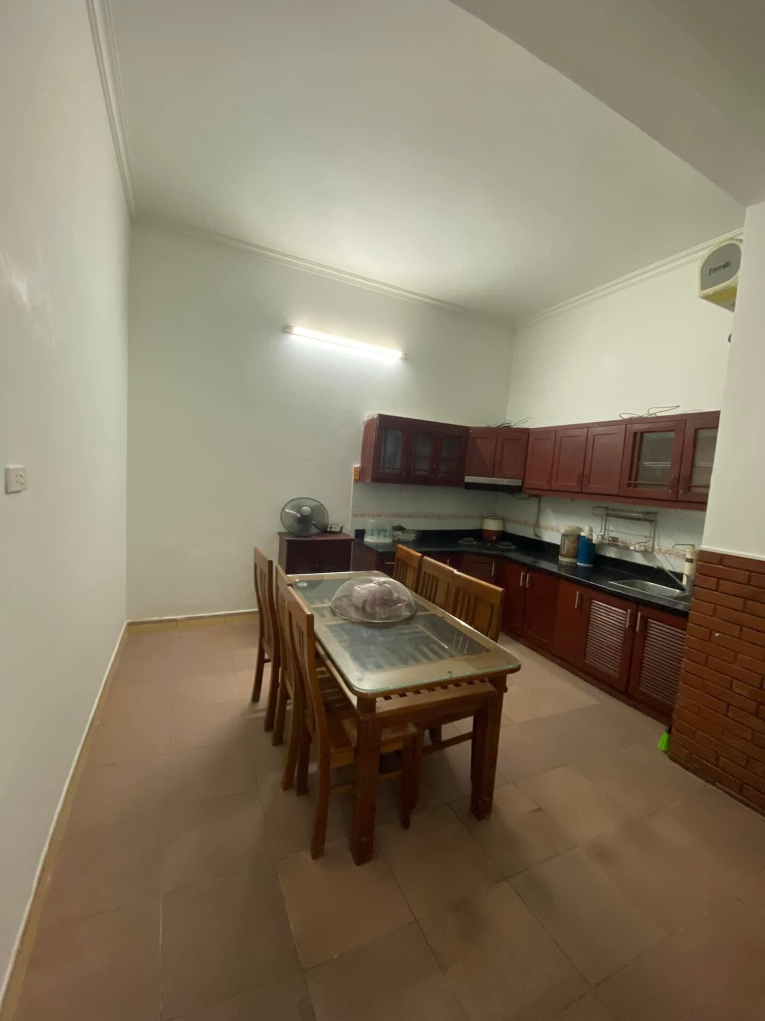 CHO THUÊ NGUYÊN CĂN 376 Khương Đình Thanh Xuân Diện tích 70m2x3 tầng có sân
