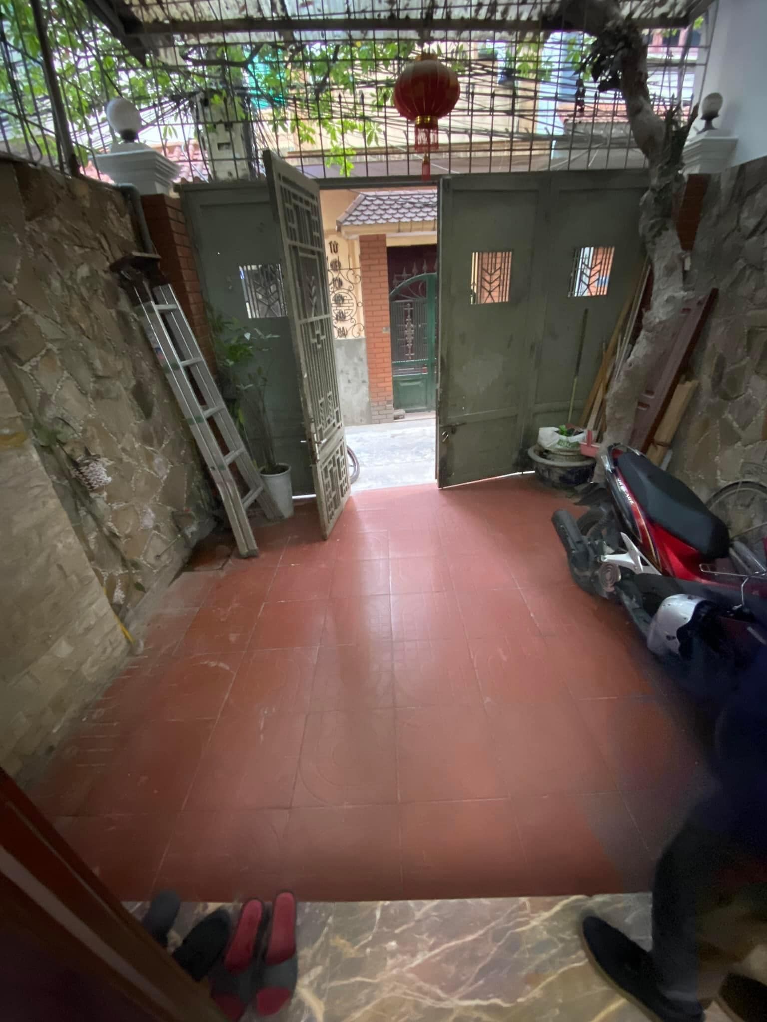 CHO THUÊ NGUYÊN CĂN 376 Khương Đình Thanh Xuân Diện tích 70m2x3 tầng có sân
