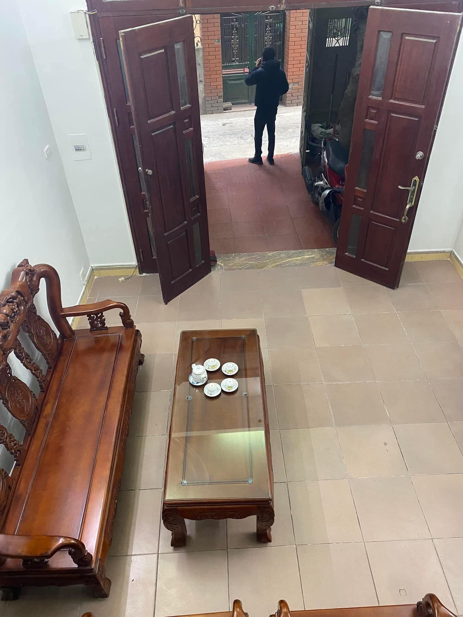 CHO THUÊ NGUYÊN CĂN 376 Khương Đình Thanh Xuân Diện tích 70m2x3 tầng có sân