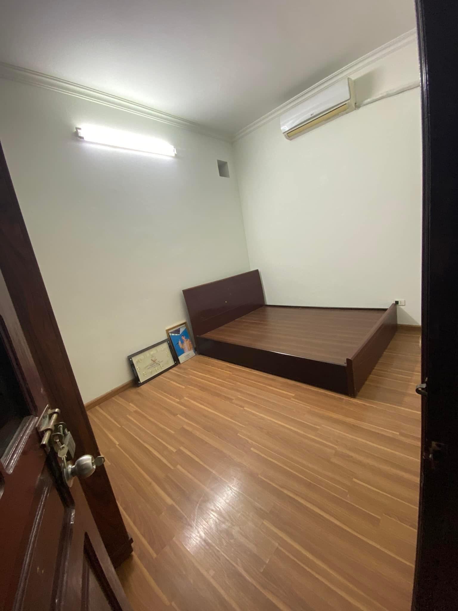 CHO THUÊ NGUYÊN CĂN 376 Khương Đình Thanh Xuân Diện tích 70m2x3 tầng có sân