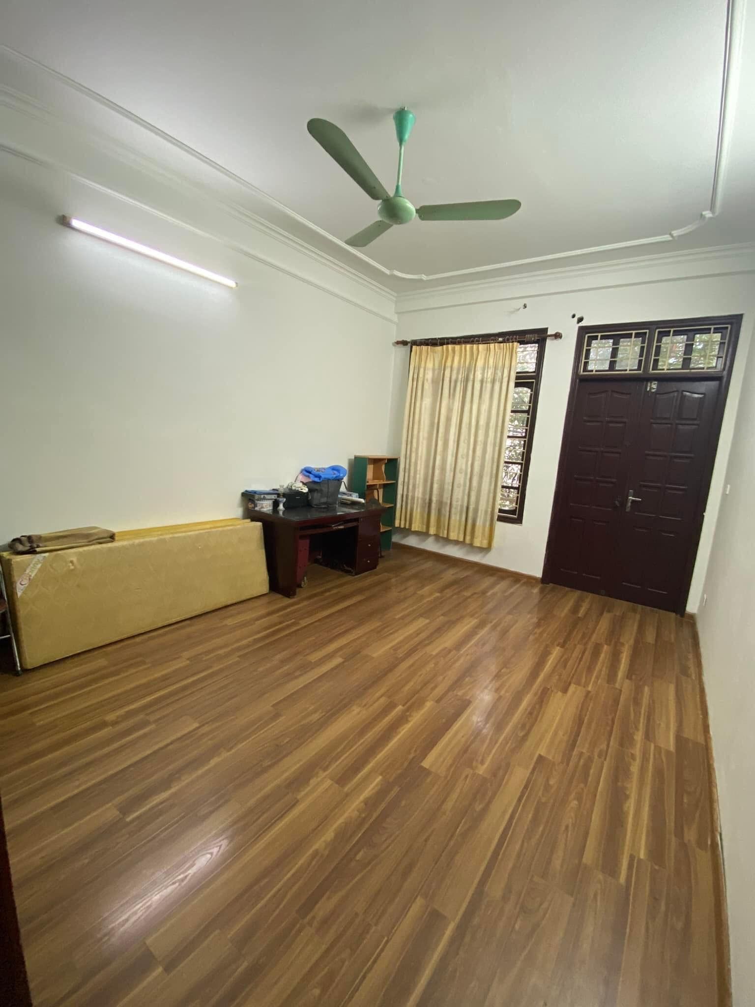 CHO THUÊ NGUYÊN CĂN 376 Khương Đình Thanh Xuân Diện tích 70m2x3 tầng có sân