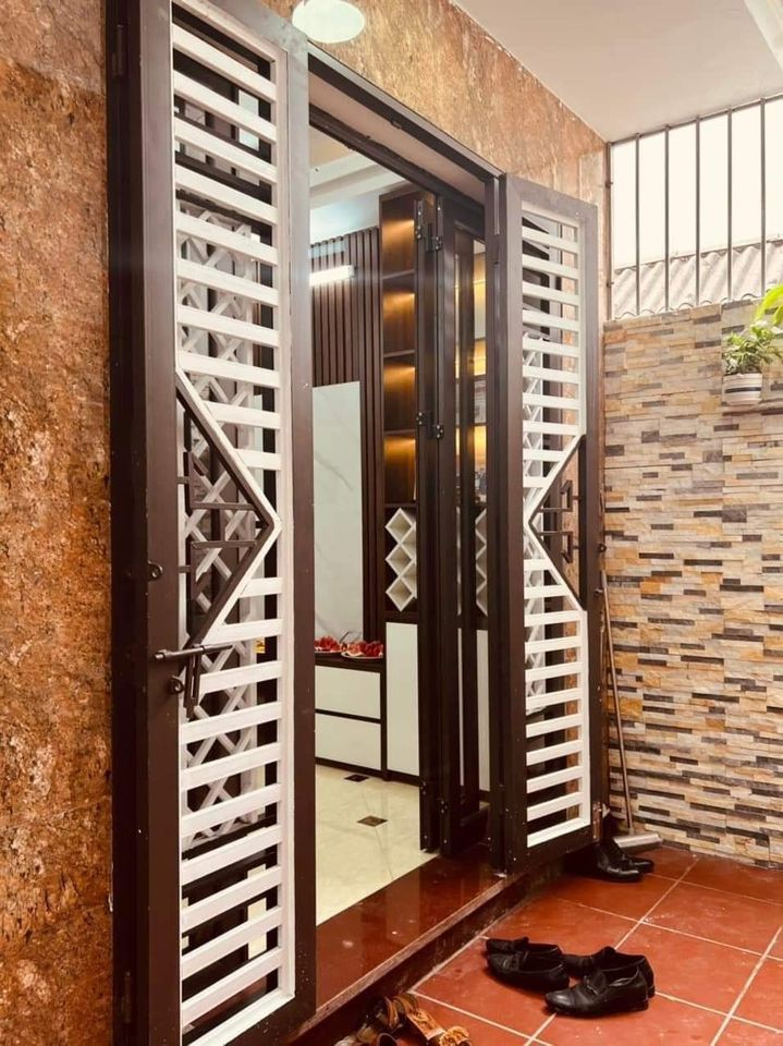 VĨNH HƯNG OTO 7 CHỖ ĐỖ CỬA TẦM TIỀN CỰC HIẾM CHỦ THIỆN CHÍ 3 TẦNG DÂN XÂY SỔ ĐỎ CHÍNH CHỦ