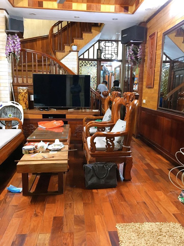 CHỈ 1,8 TỶ CÓ NHÀ 3 TẦNG PHỐ ĐỊNH CÔNG. DIỆN TÍCH 38M. NHÀ 2 MẶT NGÕ. NHÀ CỦA ĐẠI GIA GỖ.