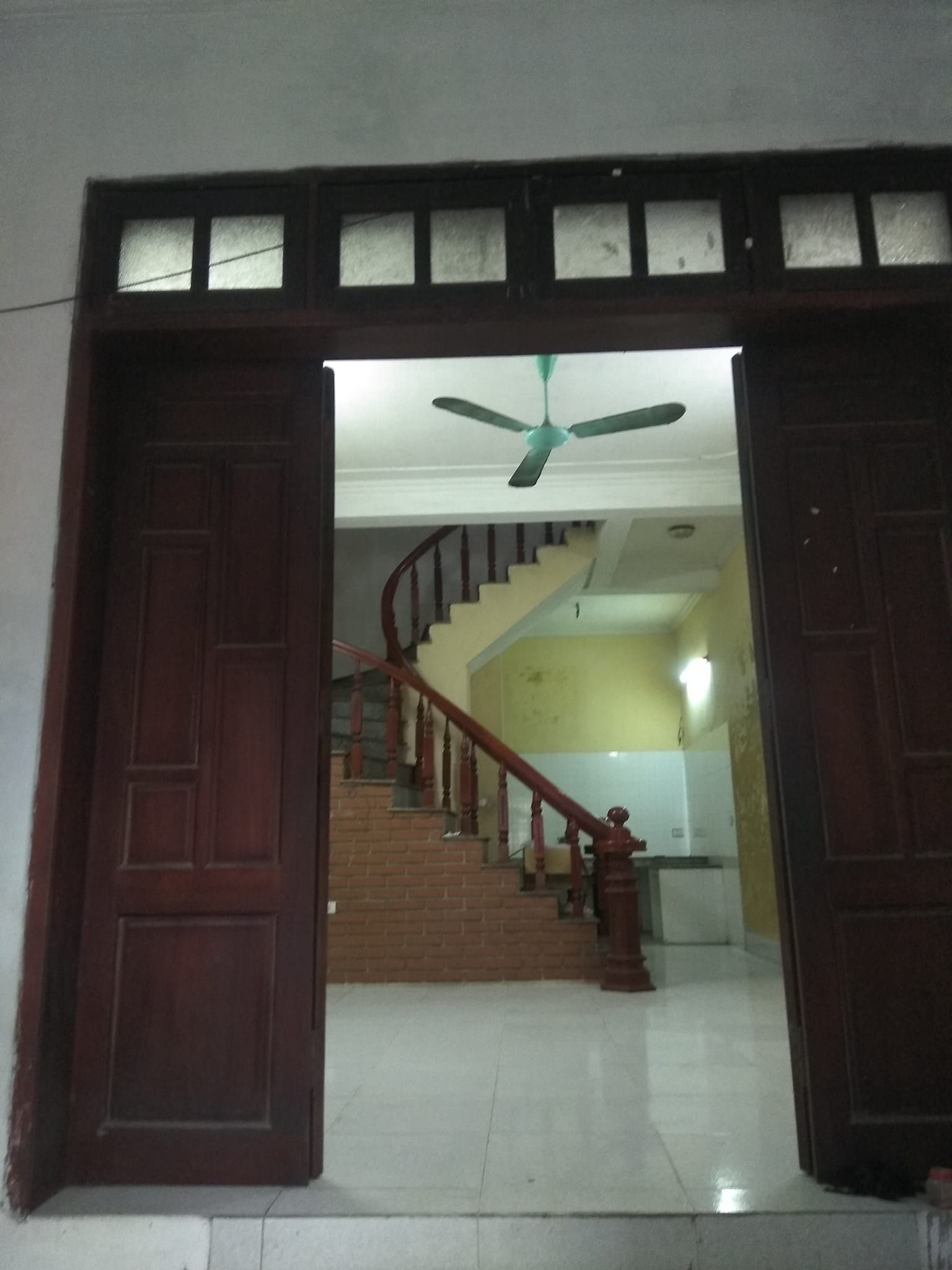 Cho thuê nhà Nguyên Căn 3 tầng - ngõ 95/4 phố vũ xuân thiều. DT 50m2. Nhà gồm 2 ngủ, 1 khách, 3wc