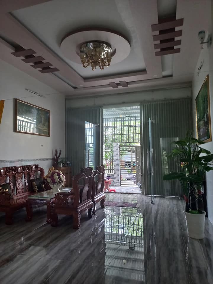 Cần chuyển nhượng lại nhà và đất mới cất hơn 3 năm nhà bao mới, nội thất sang trọng khóm 7, p7 CM