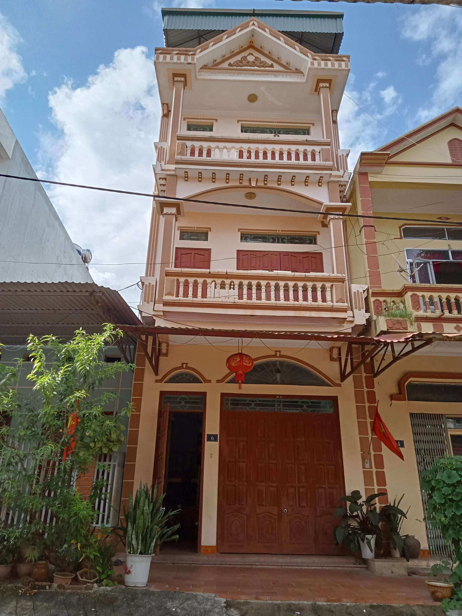 Bán nhà 3 tầng chính chủ Địa chỉ: Tổ 10B, P. Đức Xuân, Thành phố Bắc Kạn gần Thành đội an ninh tốt