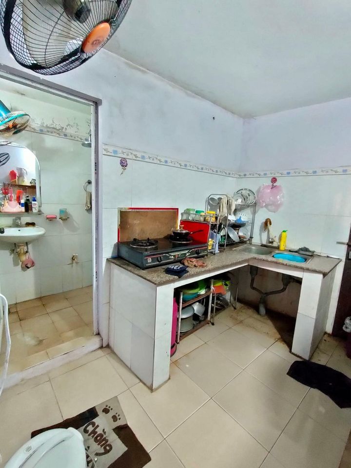 Bán nhà 1,5 tầng ngõ Nguyễn Bính - Văn Cao có sân cổng rộng. Nhà có phòng ngủ dưới tầng 1