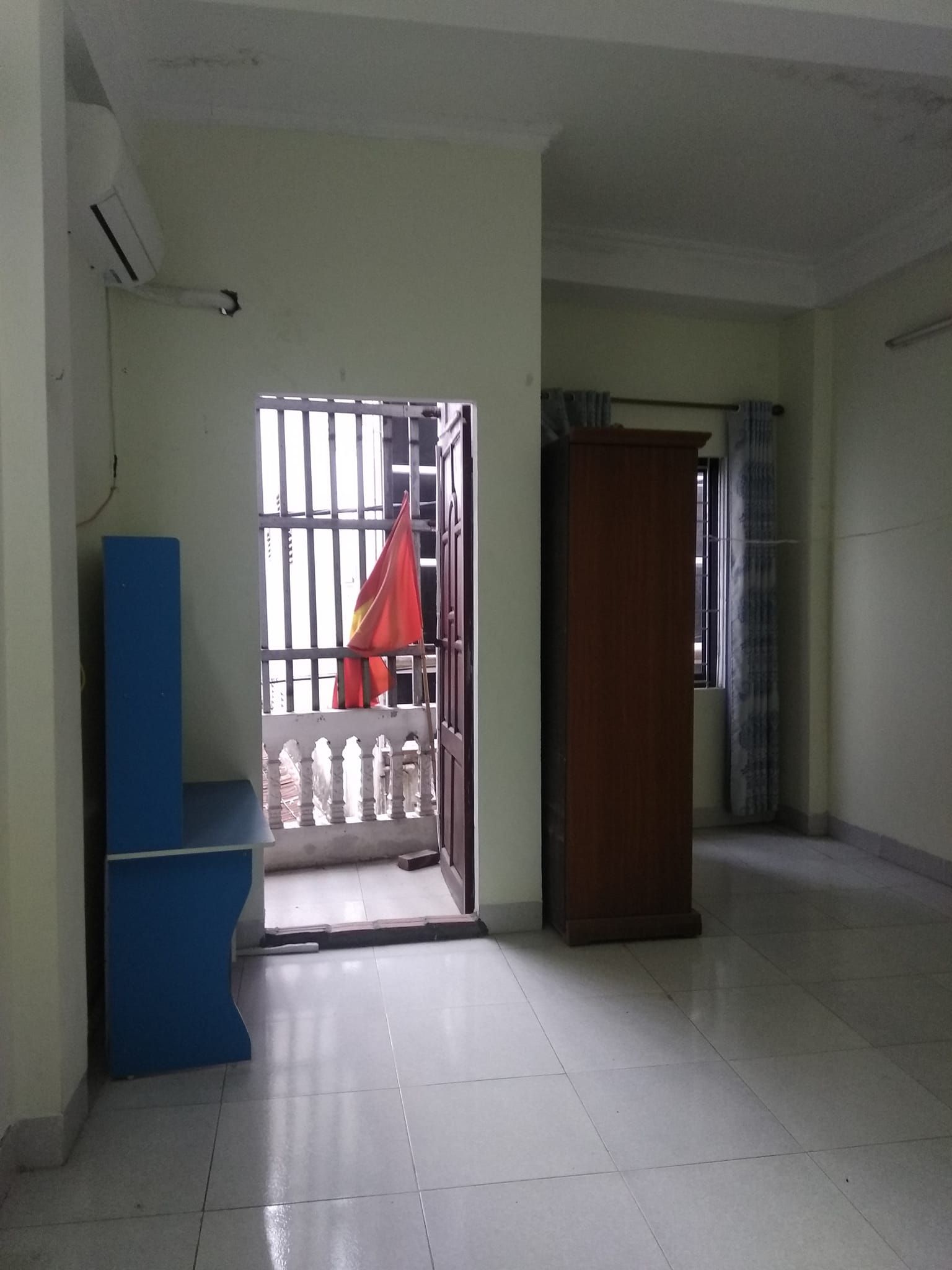 Cho thuê nhà Nguyên Căn 3 tầng - ngõ 95/4 phố vũ xuân thiều. DT 50m2. Nhà gồm 2 ngủ, 1 khách, 3wc