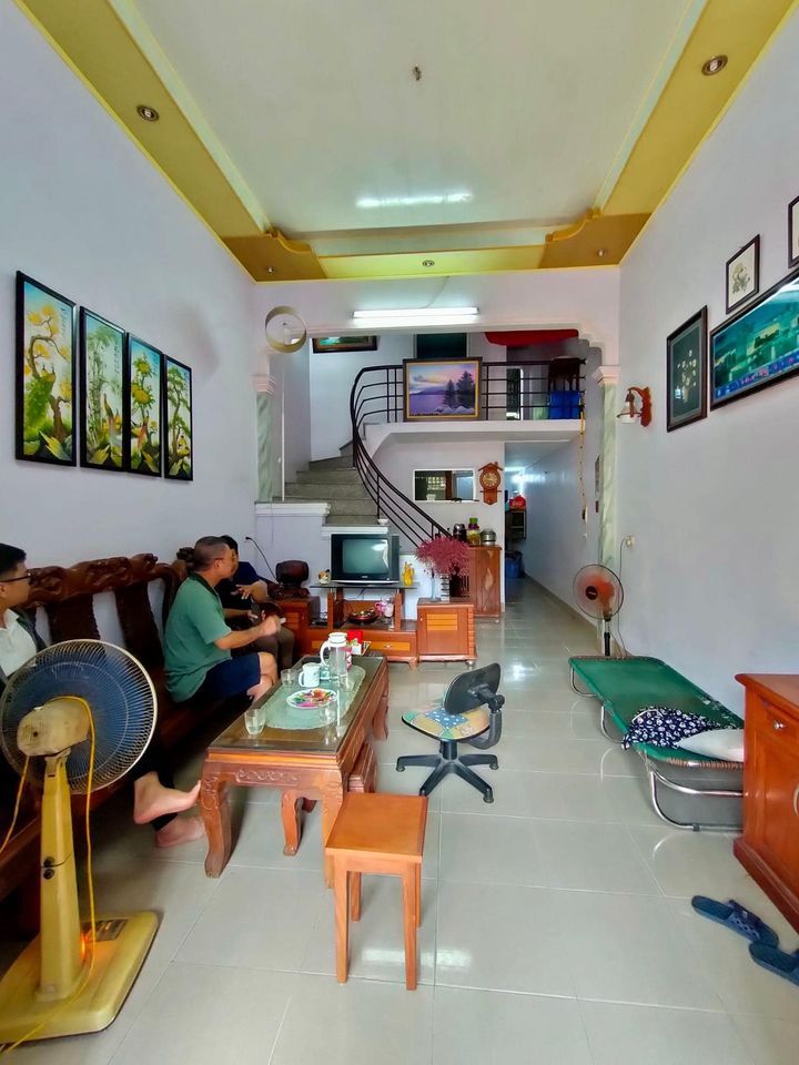 Bán nhà 1,5 tầng ngõ Nguyễn Bính - Văn Cao có sân cổng rộng. Nhà có phòng ngủ dưới tầng 1