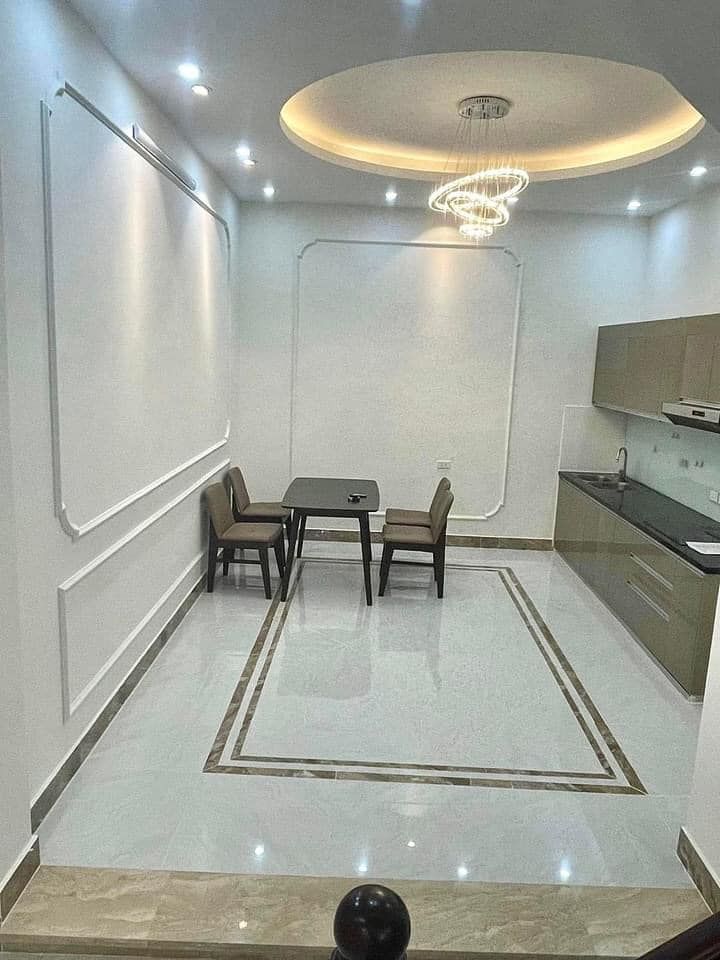 Nhà Mặt Hồ - Ô Tô Đỗ Tránh Trung Tâm HBT - Diện tích 56m - 5 tầng Mt 3,7m - Giá chào 14,7 tỷ - LH