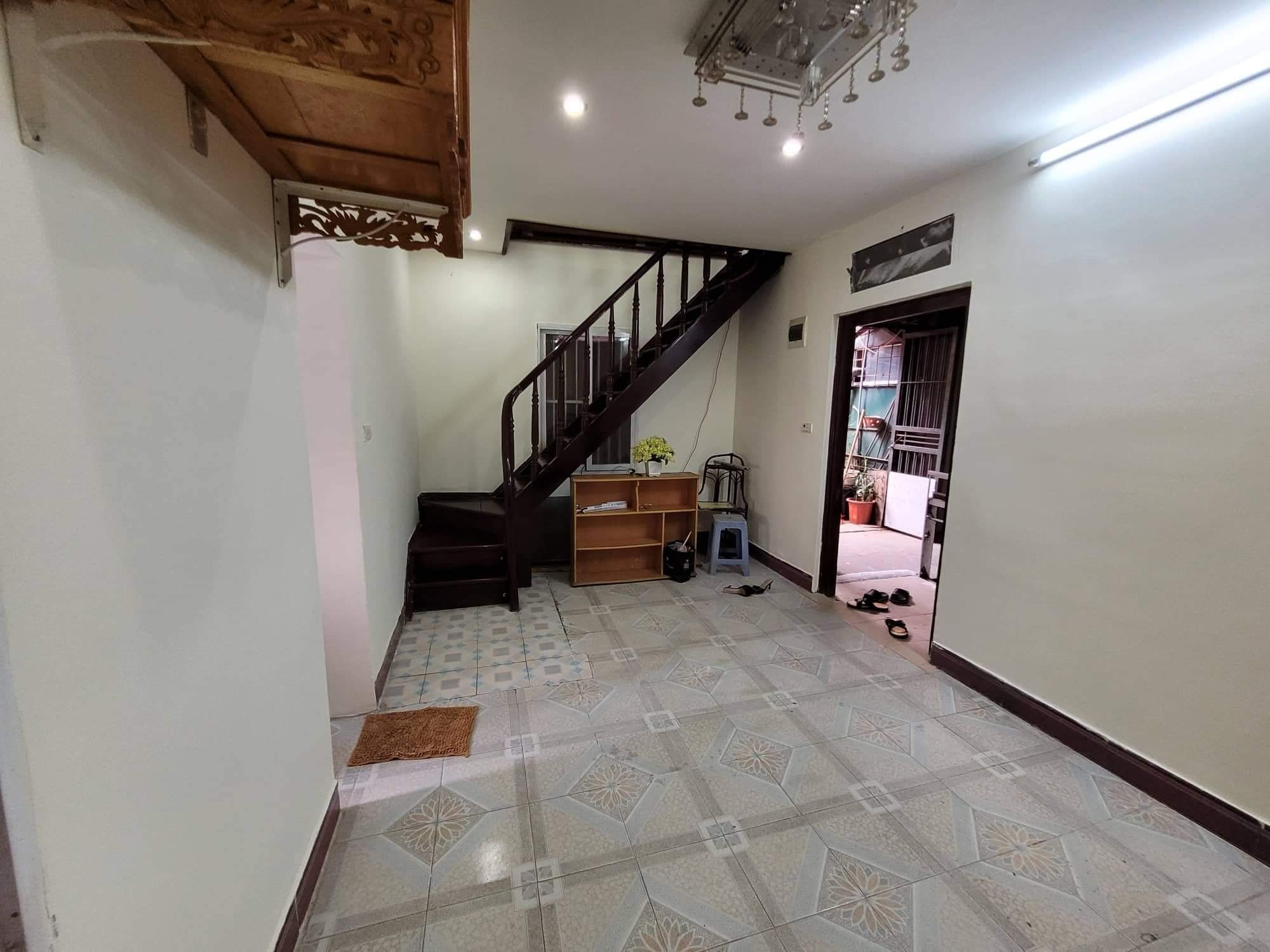 Bán Tập Thể Bộ Công An (Ngõ Chiến Thắng - Khâm Thiên) DT sử dụng 60m2 giá 1,35 tỷ DT sổ đỏ: 18.5m