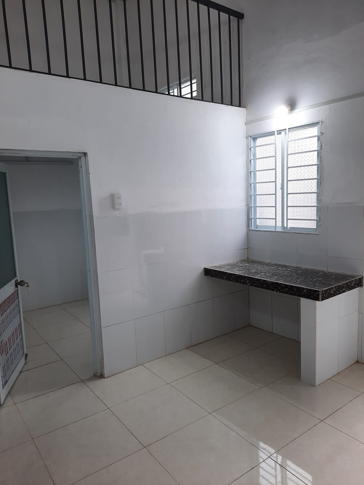 Cho thuê nhà nhỏ xinh có p. Khách, 1 p.ngủ, có gác đúc, bếp, wc, sân, cổng rào riêng
