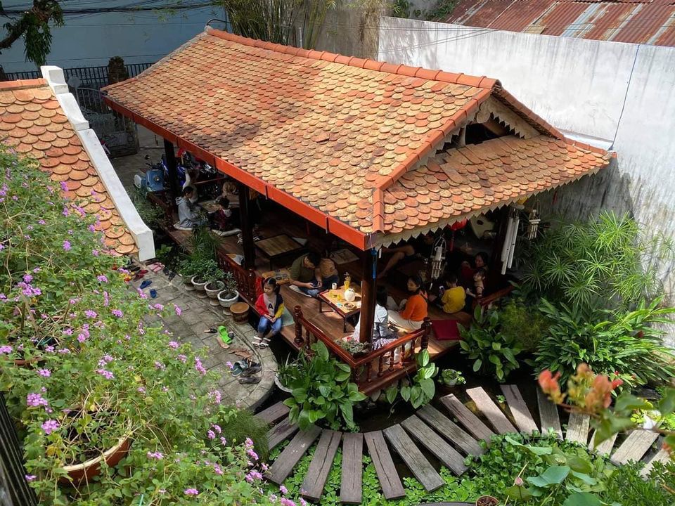 Gia đình đi định cư nên bán căn nhà cực xinh đồng xoài, xanh mát quanh năm, có quán cafe cực chất