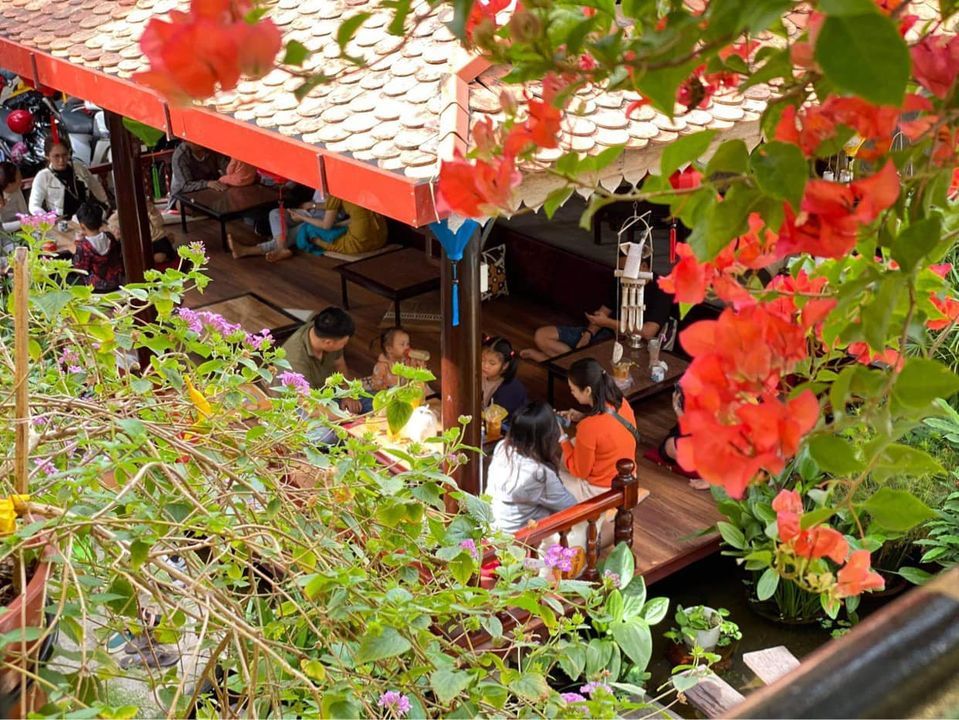 Gia đình đi định cư nên bán căn nhà cực xinh đồng xoài, xanh mát quanh năm, có quán cafe cực chất