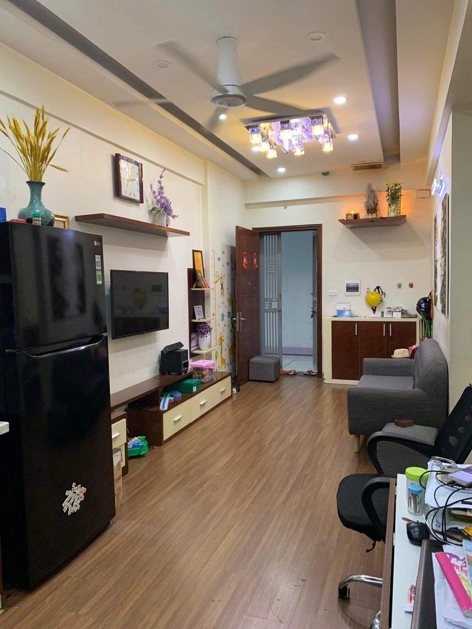 Bán gấp căn hộ chung cư Linh Đàm, Hoàng Mai. Diện tích 60m2, gồm 2 phòng ngủ, khách bếp, 2 vs