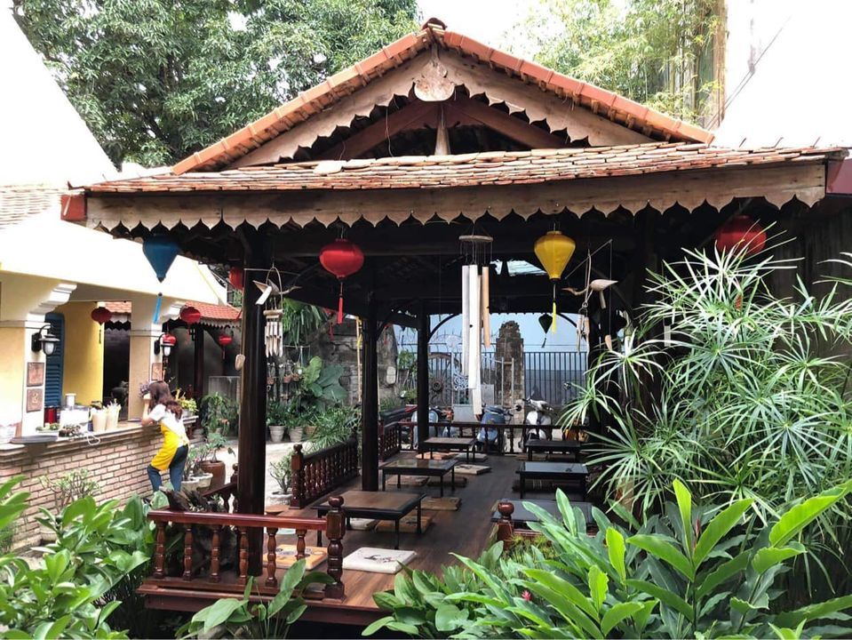 Gia đình đi định cư nên bán căn nhà cực xinh đồng xoài, xanh mát quanh năm, có quán cafe cực chất