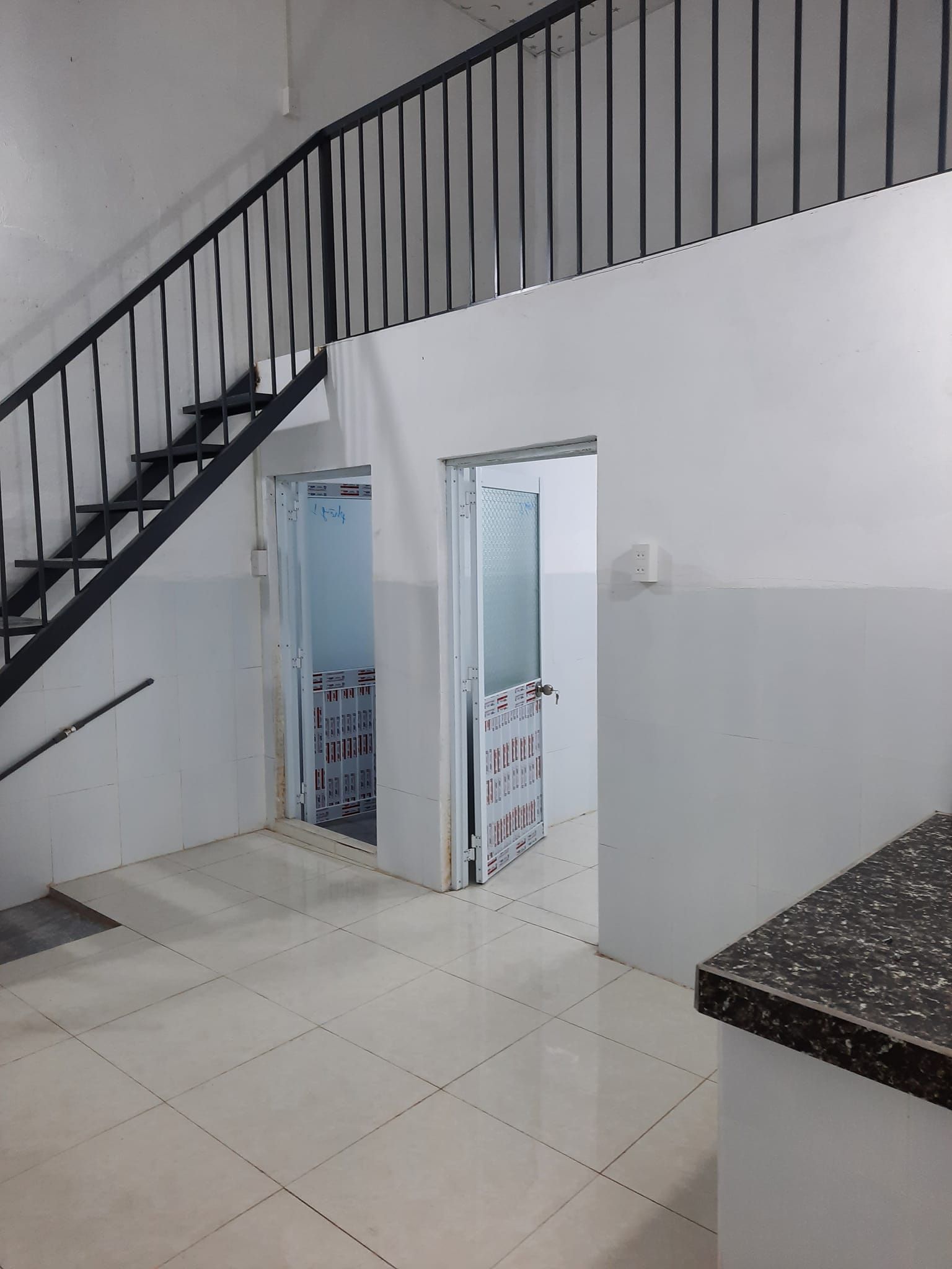 Cho thuê nhà nhỏ xinh có p. Khách, 1 p.ngủ, có gác đúc, bếp, wc, sân, cổng rào riêng
