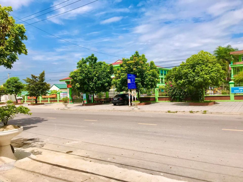 Chính chủ mình cần bán 2 nhà cấp 4 vừa hoàn thiện xong chỉ việc dọn vào ở đối diện UB p. Quảng Hưng