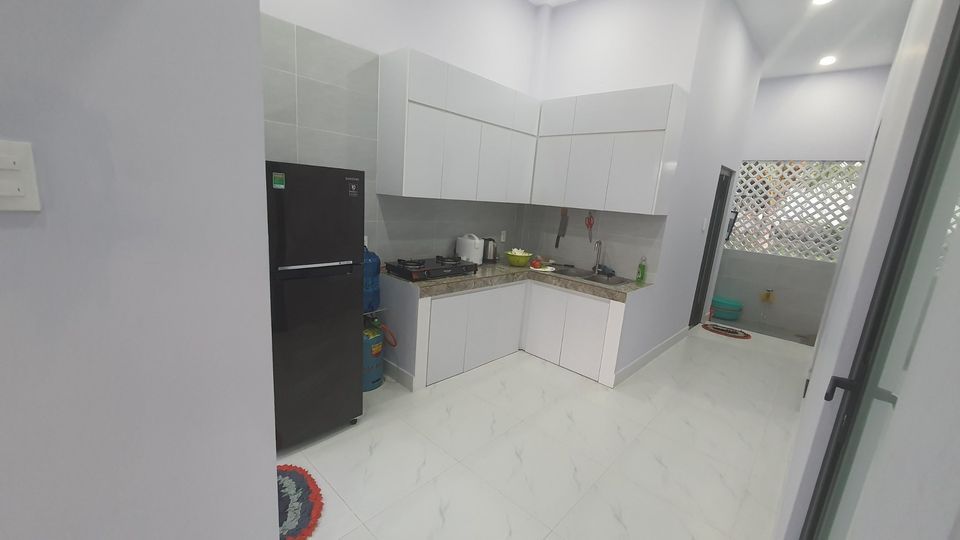 Chính chủ cần tiền gấp nên em bán căn nhà ngay đường Nguyễn Trung Trực, Phú Quốc. Nhà mới xây