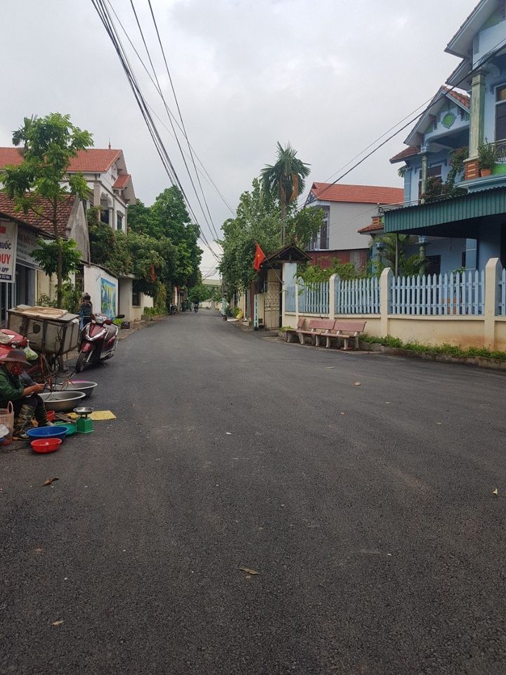 Chính chủ bán 200m đất ở tặng nhà 3 tầng gần ủy ban xã Văn Tiến Yên Lạc VP. Đất full thổ cư