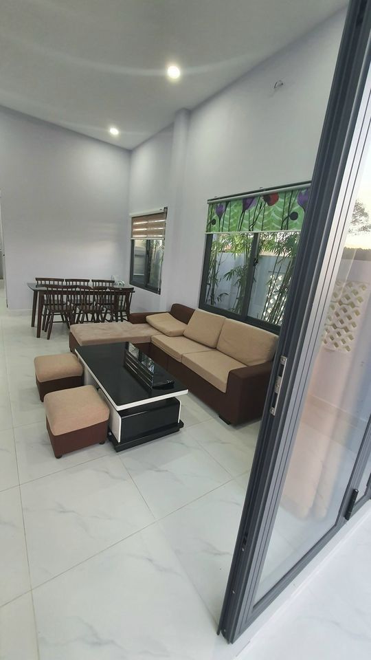 Chính chủ cần tiền gấp nên em bán căn nhà ngay đường Nguyễn Trung Trực, Phú Quốc. Nhà mới xây