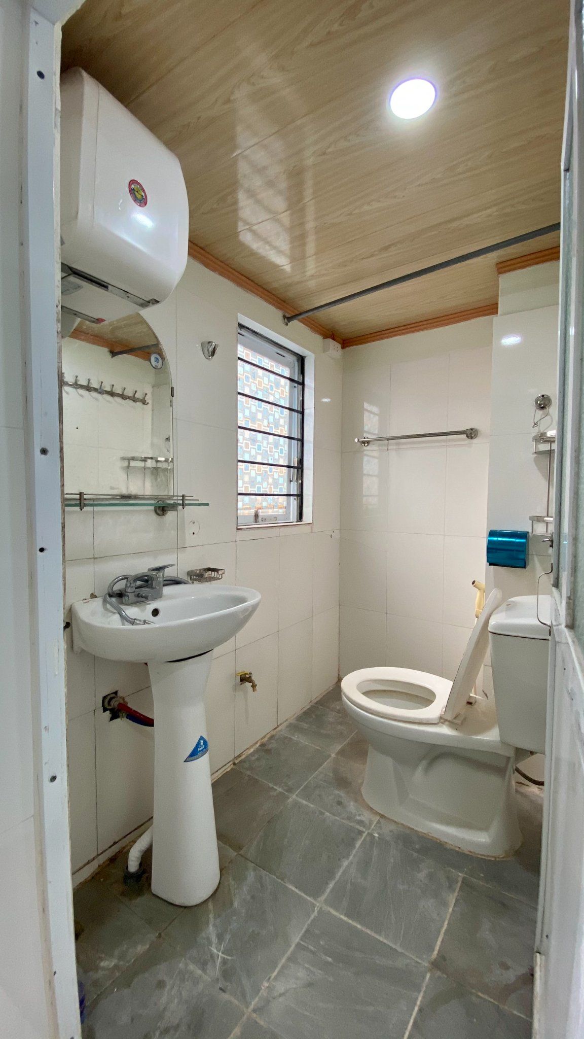 Nhà mình có dãy trọ Phòng đẹp, rộng rãi, thoáng mát, phù hợp với hộ gia đình. Phòng đầy đủ đồ