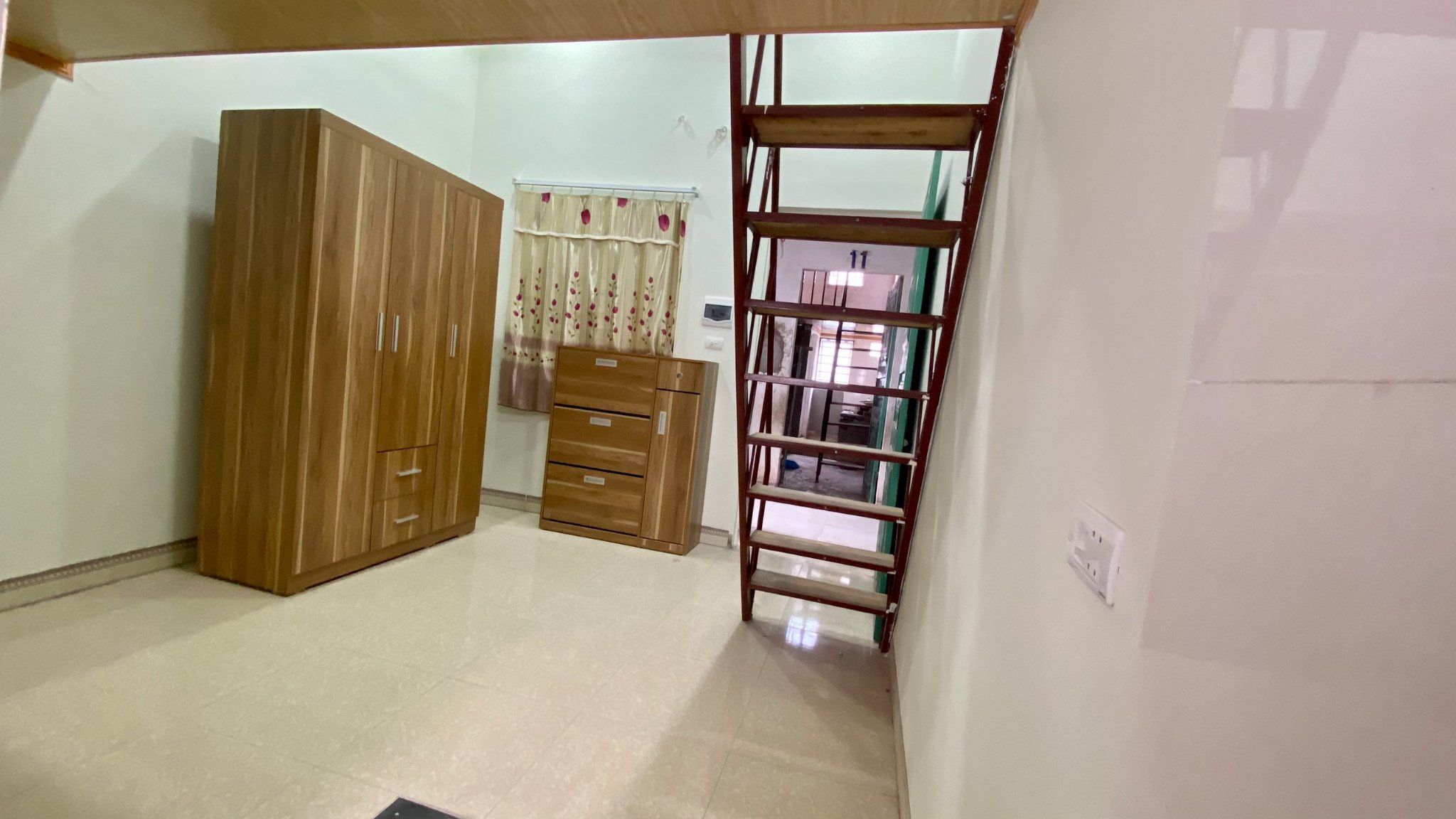 Nhà mình có dãy trọ Phòng đẹp, rộng rãi, thoáng mát, phù hợp với hộ gia đình. Phòng đầy đủ đồ