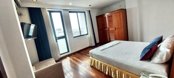 Cho thuê căn hộ mặt phố Hàng Than, Hoàn Kiếm - Vào được luôn Toà căn hộ cao cấp 10 tầng thang máy