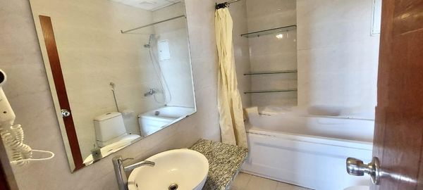 Cho thuê căn hộ mặt phố Hàng Than, Hoàn Kiếm - Vào được luôn Toà căn hộ cao cấp 10 tầng thang máy
