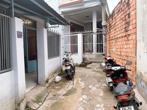 Cần bán gấp nhà cấp 4 góc 2mặt tiền phường Trung Dũng TP Biên Hoà đường 3gác thông 1nhịp ra đường