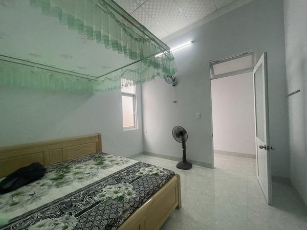 Bán Nhà Nội Thị đường betong 8m - Nhà xây hiện đại Gồm 1 phòng khách 2 phòng ngủ bếp sân phơi