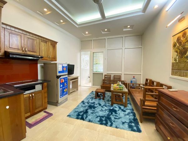 Cho thuê căn hộ khép kín 1K1N mặt phố Khâm Thiên, Đống Đa - Tầng 5 thang bộ, P501, có ban công
