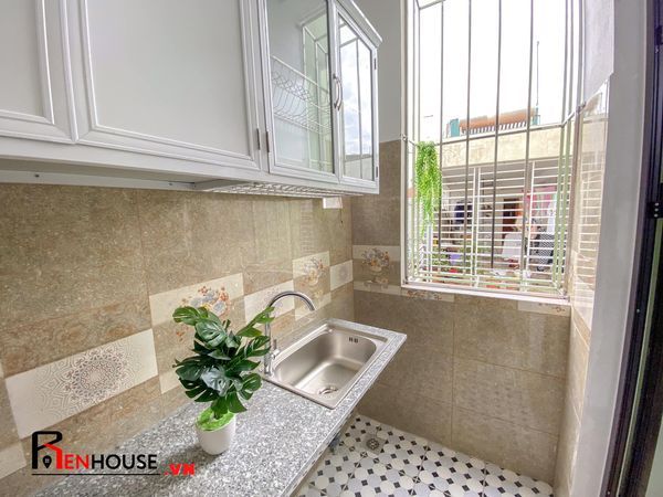 Cho thuê Ngõ 35/17 Trần Thái Tông (01/11 vào ở) - Phòng đơn 30m2, tầng 5 (503) - Giá 5.8tr/tháng