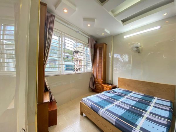 Cho thuê căn hộ khép kín 1K1N mặt phố Khâm Thiên, Đống Đa - Tầng 5 thang bộ, P501, có ban công