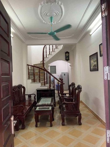 Cho thuê nhà 4 tầng (tổng diện tích 136m2) Tầng 1: Phòng khách, phòng ăn - Tầng 2+3: Mỗi tầng 2pn