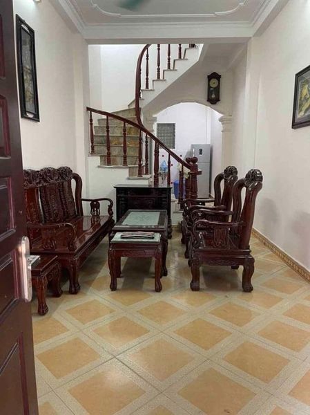 Cho thuê nhà 4 tầng (tổng diện tích 136m2) Tầng 1: Phòng khách, phòng ăn - Tầng 2+3: Mỗi tầng 2pn