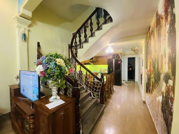 Bán nhà Miếu hai xã ☘️Diện tích: 60m2*3,5 tầng. 👙Công năng: 1pk-4ngủ-1thờ-1sân phơi. 📕SHCC