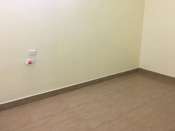 CHO THUÊ NHà C4 ô tô đỗ cách nhà 10m gần sân bóng Thẩm Gia Cao Xanh. Có 2pn, 1vs, pk rộng 5tr/th