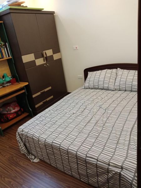 Cho thuê nhà nguyên căn Đội Cấn Ba Đình 12tr Diện tích 35m 5 tầng Thiết kế thông sàn gồm: 3ph 4vs