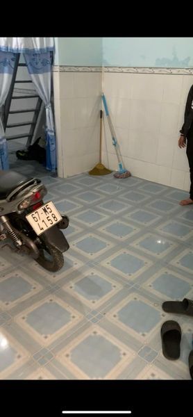 Nhà 1 trệt 1 lầu gỗ gần Lý Thái Tổ nối dài 50m, Mỹ Phước. Hẻm cặp rạch Cái Sơn