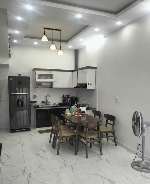 Bán căn nhà 3 tầng 🏠 Diện tích: 40m2. Mặt tiền: 4,8m. Ngõ rộng 2,5m. Hướng Đông Bắc.