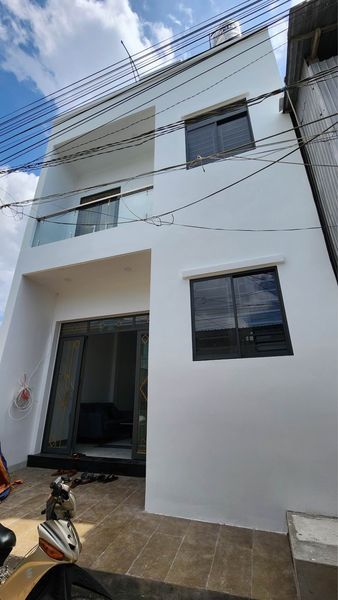 chính chủ Bán nhà 1 trệt 1 lầu đường cặp bê tông ly tâm gần chợ cái sao