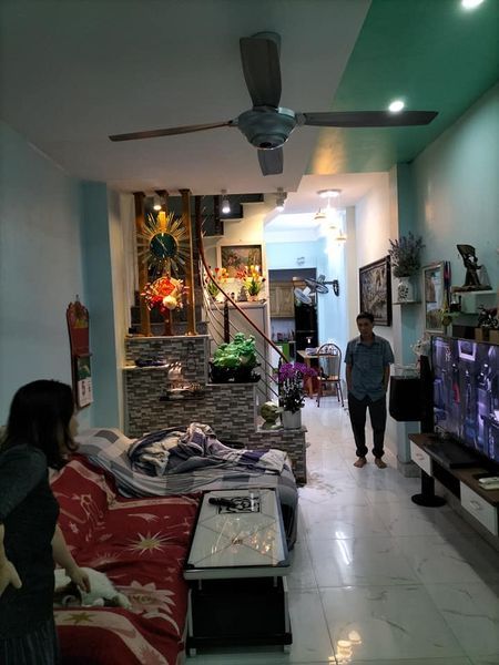 Vợ chồng giáo viên gửi bán căn nhà 3 tầng diện tích 38m2 nhà dân xây độc lập