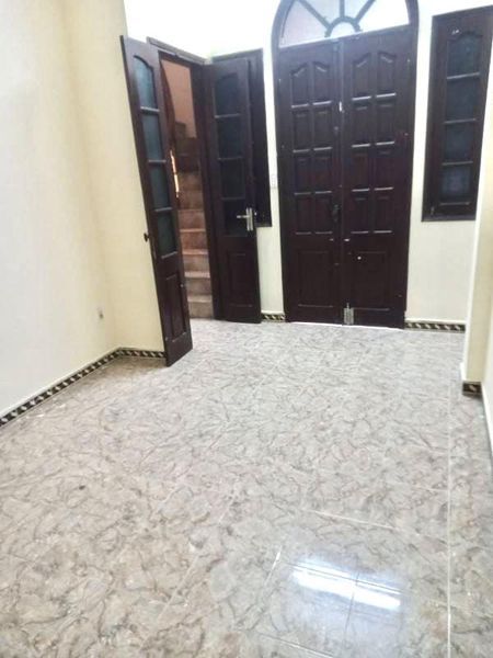 Cho thuê nhà phố Bạch Mai ngõ Giếng Mứt nhà 3 tầng 1 tum vị trí đắc địa, có sân cổng DT 43m2 x 4t