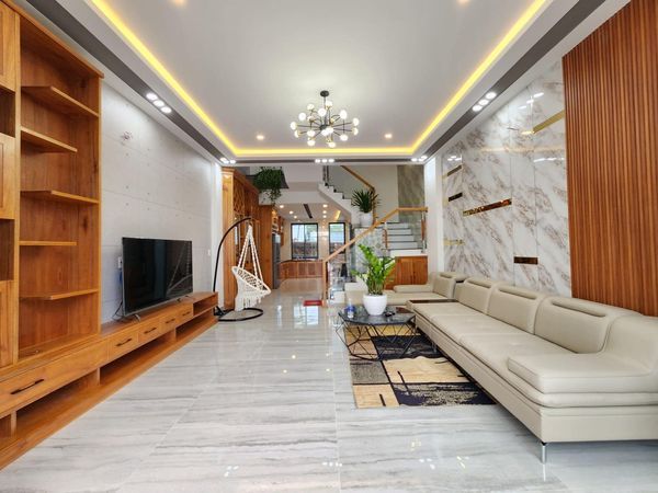 Chính chủ gửi bán nhà mặt tiền 3 mê full nội thất có gara ô tô 7 chỗ.