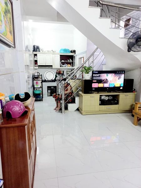 Cần bán căn nhà 3 tầng Chợ Hàng 👉Xe 5 tạ , taxi nhỏ đỗ tận cổng . NGÕ CỰC NÔNG